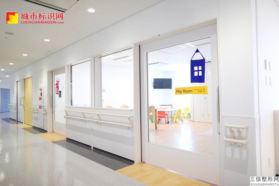 上睑下垂矫正术费用，上睑下垂矫正手术有风险吗